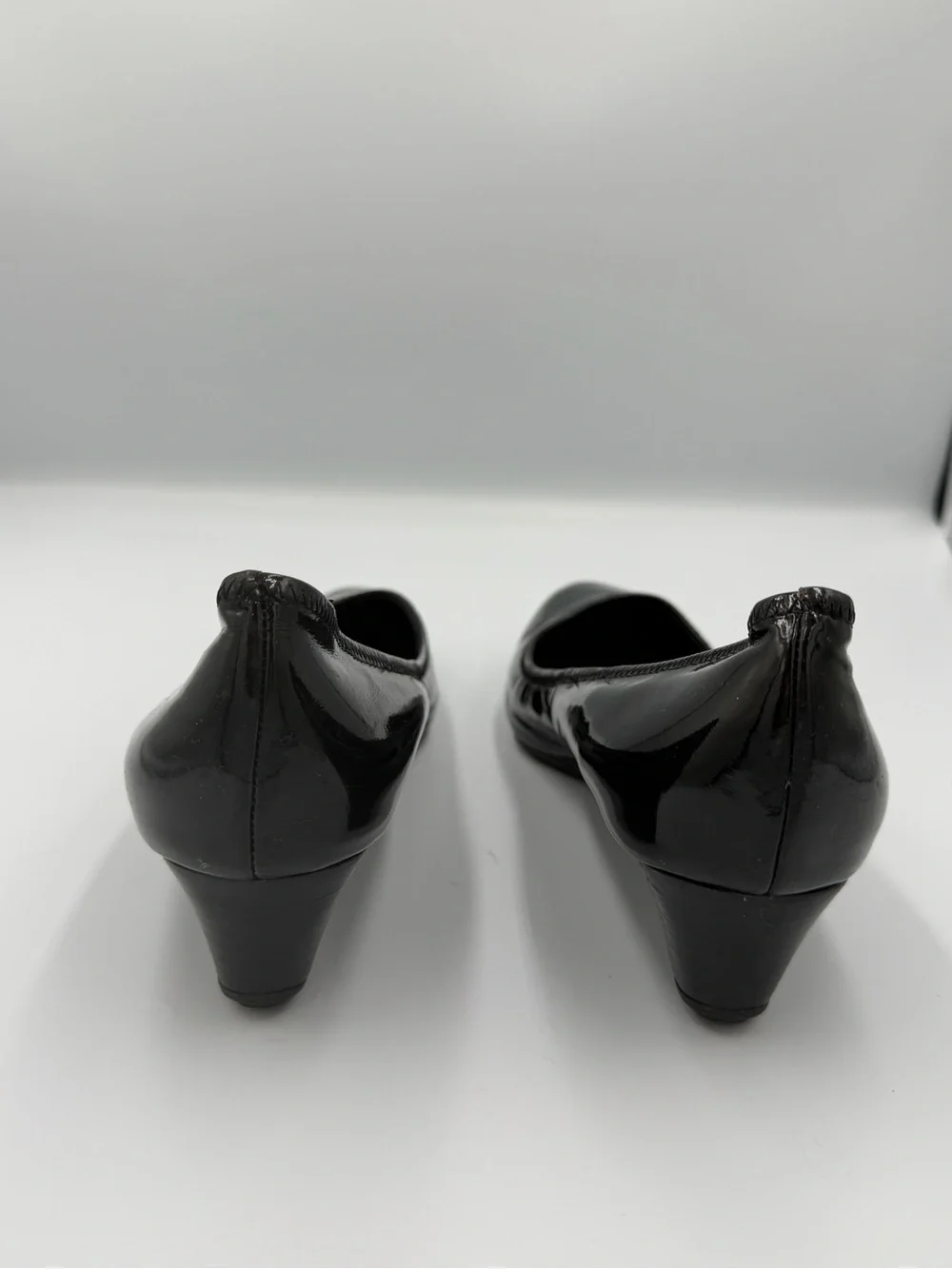 Cole Haan Black Patent Leather Pointed Toe Minimalist Classic Low Wedge Heel 8.5